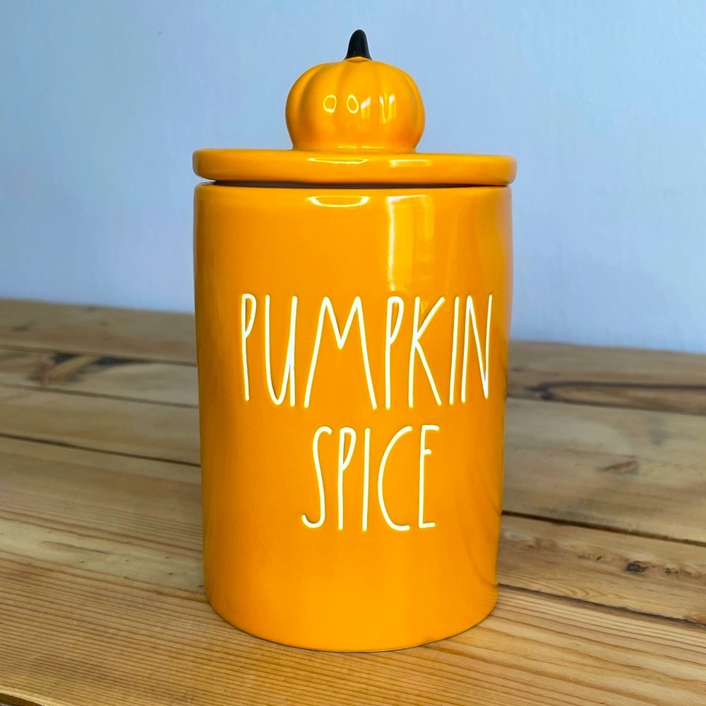 Brand new RAE DUNN “Pumpkin Spice” candle